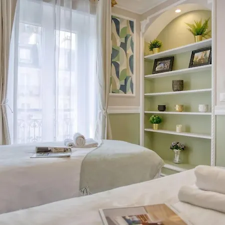 Parisian Gem: Heart Of The Latin Quarter- 2br Lift Paris
