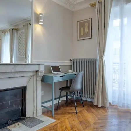 Parisian Gem: Heart Of The Latin Quarter- 2br Lift *