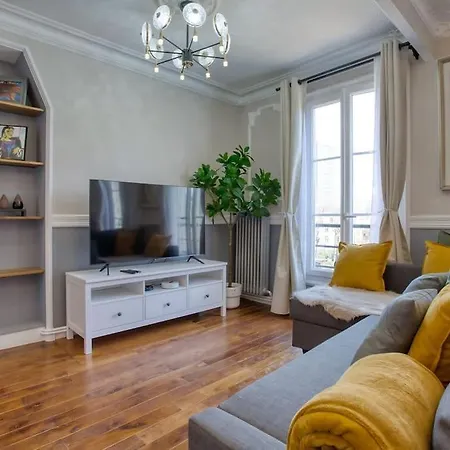 Parisian Gem: Heart Of The Latin Quarter- 2br Lift * Paris