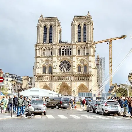 Parisian Gem: Heart Of The Latin Quarter- 2br Lift Apartment Paris
