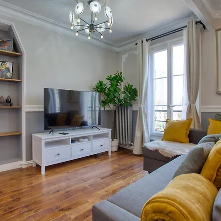 Parisian Gem: Heart Of The Latin Quarter- 2br Lift *