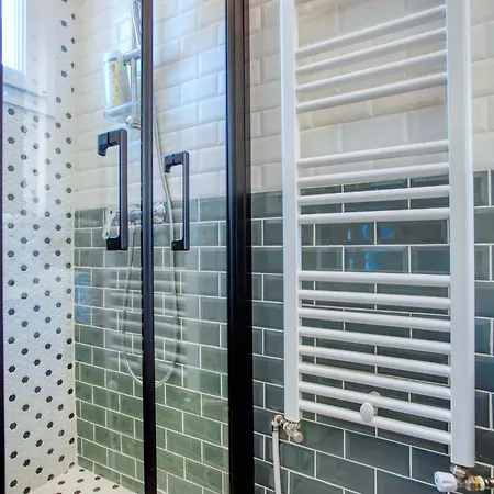 Parisian Gem: Heart Of The Latin Quarter- 2br Lift Apartment