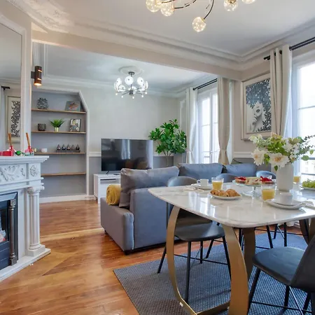 Parisian Gem: Heart Of The Latin Quarter- 2br Lift Apartment