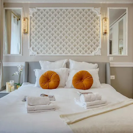 Parisian Gem: Heart Of The Latin Quarter- 2br Lift Apartment *