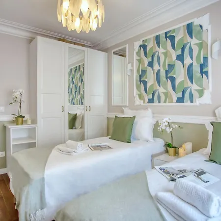 Parisian Gem: Heart Of The Latin Quarter- 2br Lift