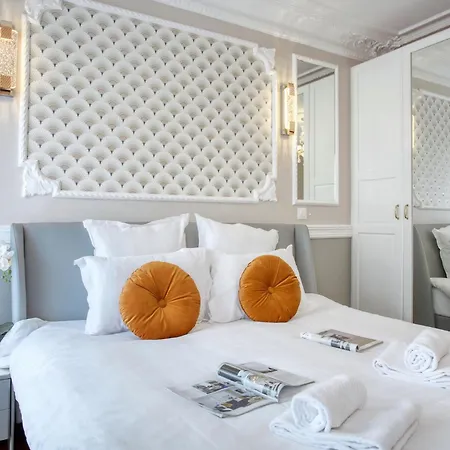 Parisian Gem: Heart Of The Latin Quarter- 2br Lift Apartment Paris