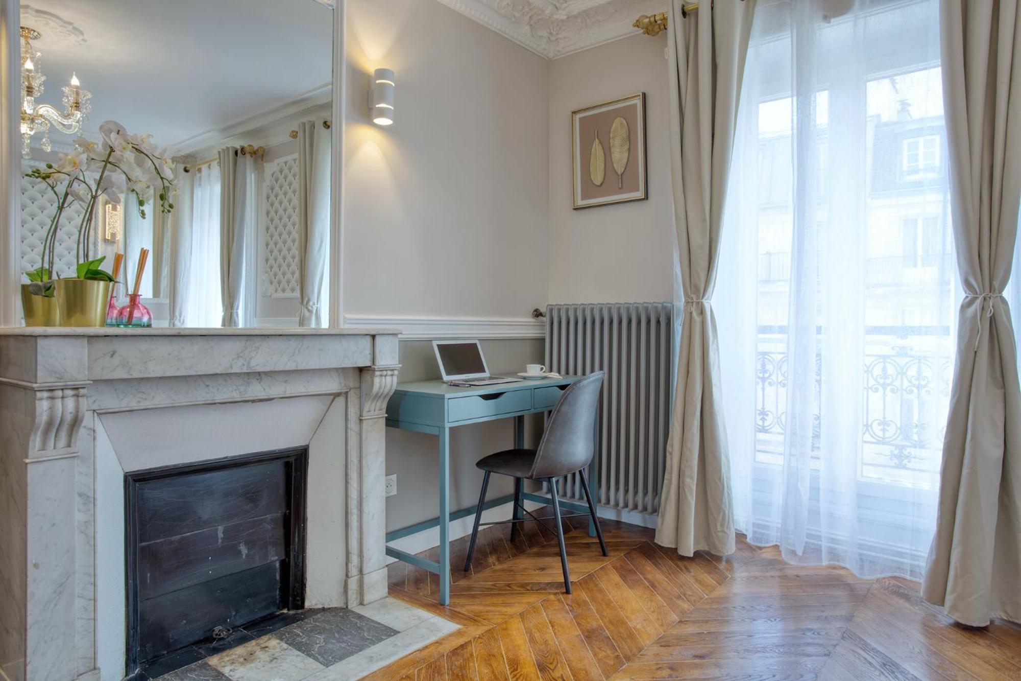 Parisian Gem: Heart Of The Latin Quarter- 2br Lift Appartamento